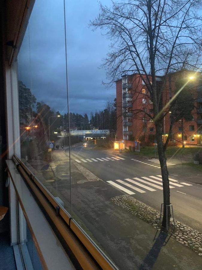 Modern Apartment Nearby Airport Vantaa Bagian luar foto